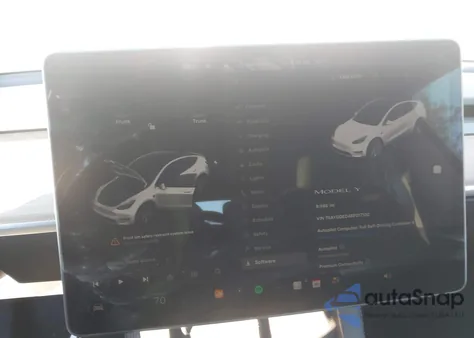 2024 Tesla Model Y Long Range Dual Motor All-Wheel Drive/Rwd z USA, uszkodzony, nr VIN 7SAYGDED4RF017130